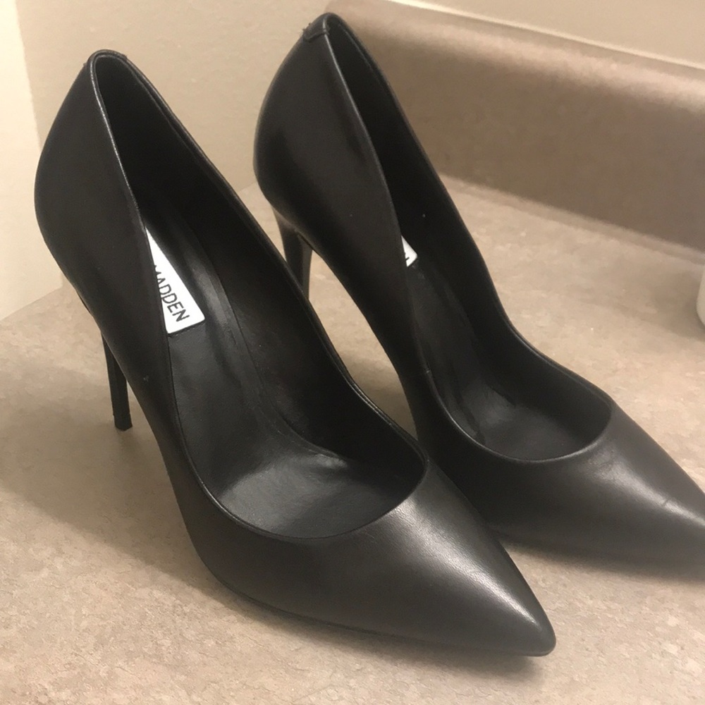 Steve Madden pointed toe heels!